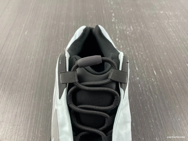 Tint GZ0711 Adidas MNVN Yeezy Boost 700 Blue 0811